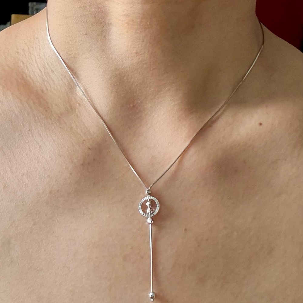 Elegant 18k White Gold Necklace